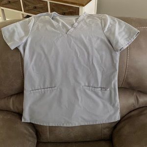 Figs Casma™ Three-Pocket Scrub Top (M/slate)